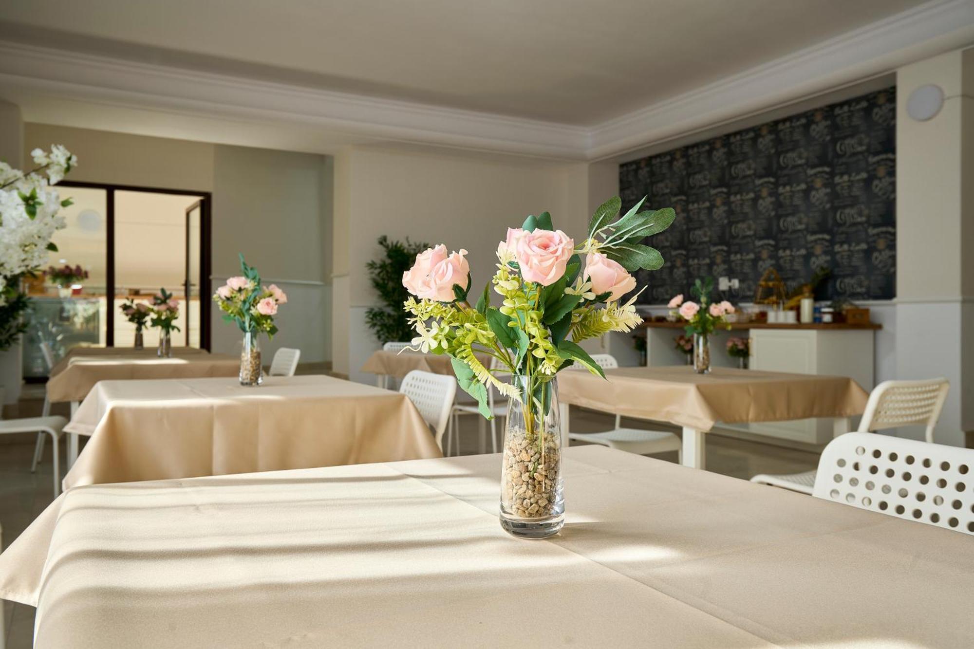 Therme Airport Resort Corbeanca ภายนอก รูปภาพ